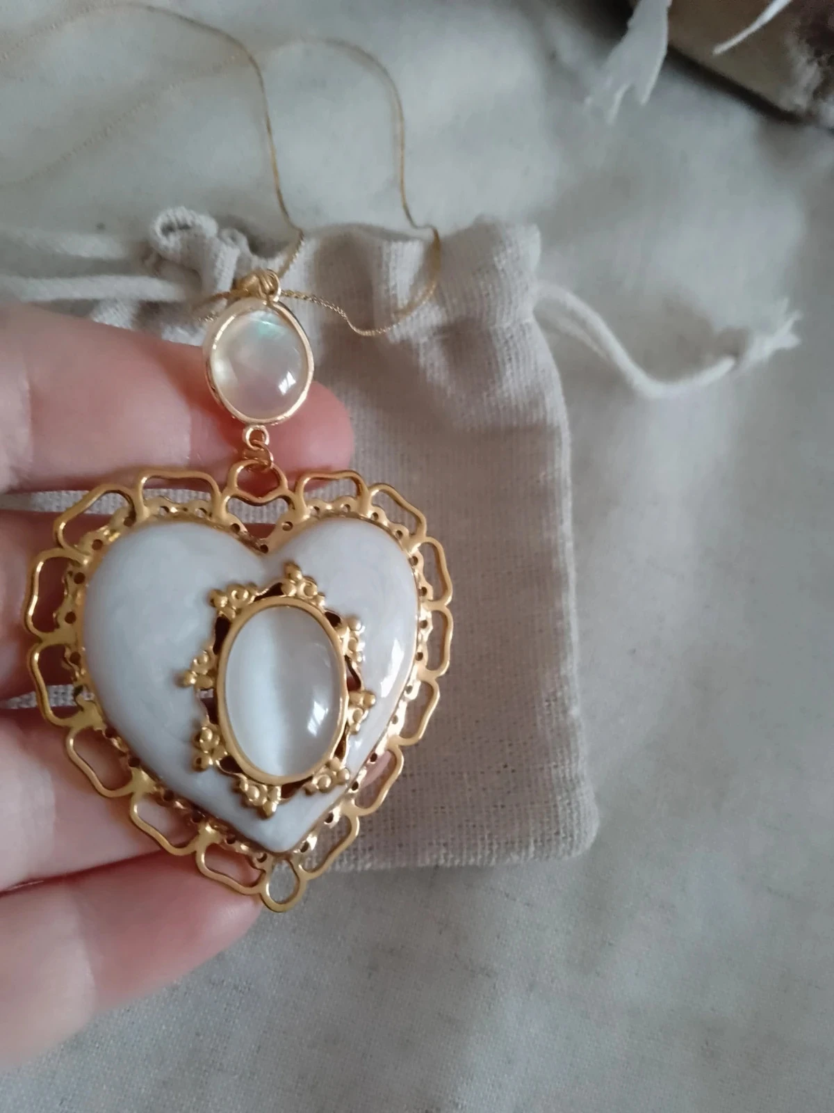 Bohemian white and gold heart necklace with sélénite and n'acre stones – photo 3